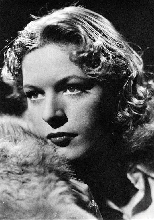 玛德琳尼·罗宾森 Madeleine Robinson照片