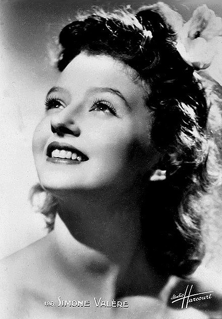 西蒙娜·瓦莱尔 Simone Valère照片