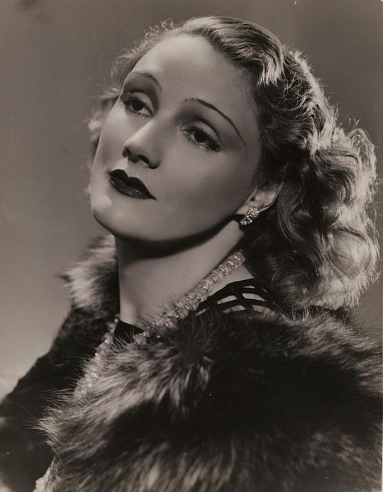 让娜·布瓦泰尔 Jeanne Boitel照片