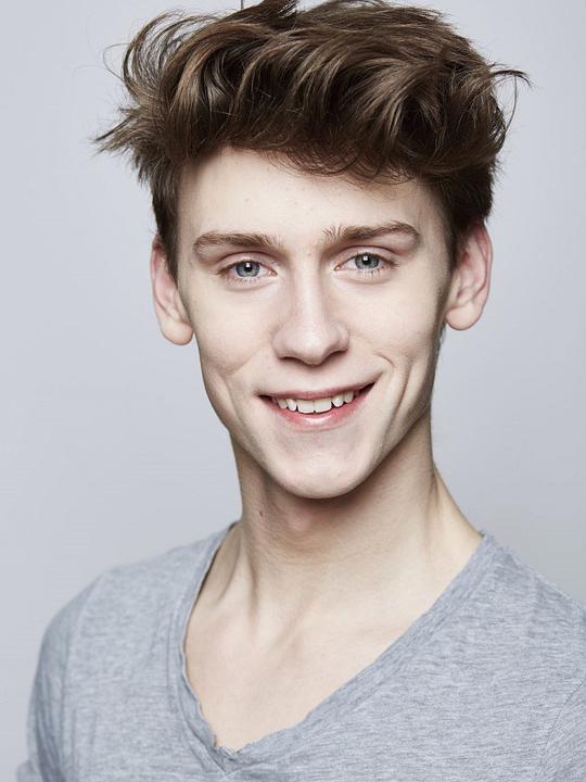 奥斯卡·贝尔顿 Oskar Belton照片