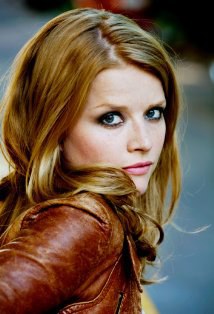 卡罗利妮·舒赫 Karoline Schuch照片