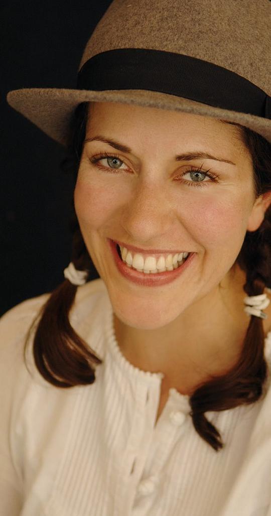 玛吉·皮尔斯 Maggie Peren照片